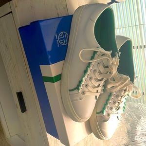 💯 Authentic Tory Sport Sneakers. GUC. Must-have green color accent for Spring!